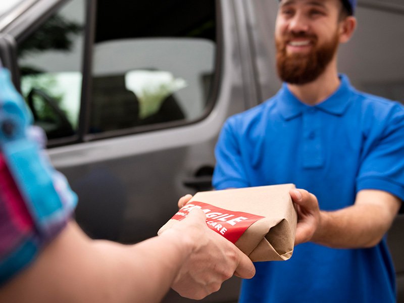 close-up-smiley-delivery-man